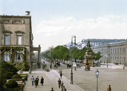 Berlin_Unter_den_Linden_um_1900.jpg